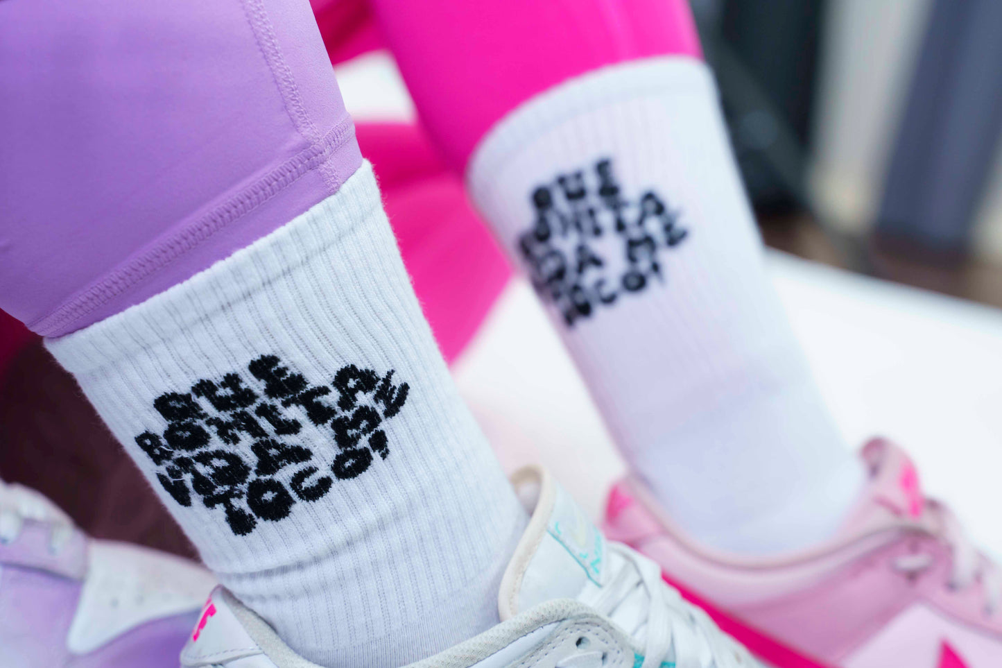 White “Que Bonita Vida Me Toco” Socks