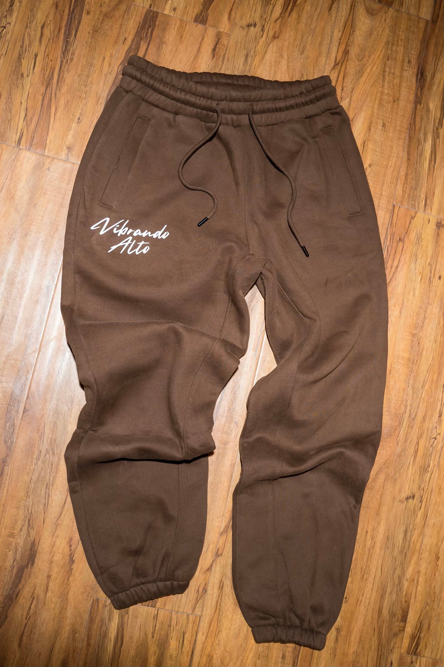 "Vibrando Alto" Winter Mocha Sweatpants