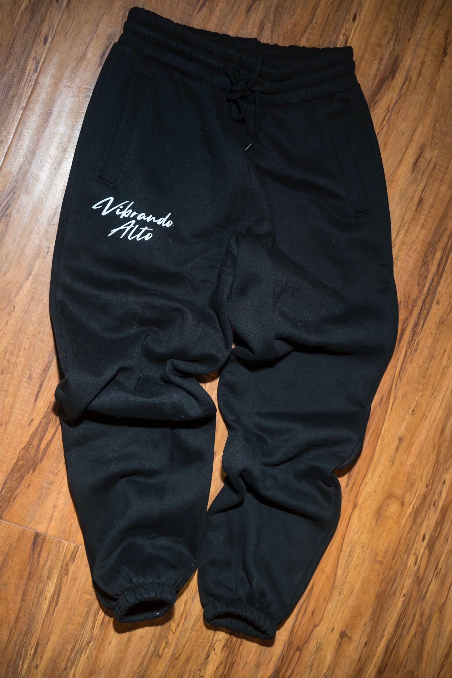 "Vibrando Alto" Charcoal Black Sweatpants