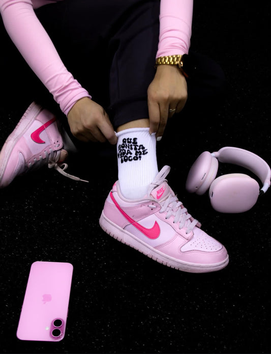 White “Que Bonita Vida Me Toco” Socks